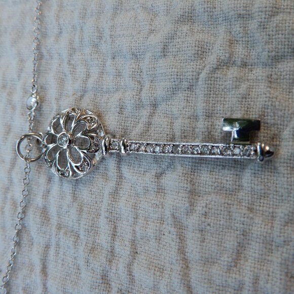 Sterling Silver Keys Pendants and Chain - Picture 10 of 16